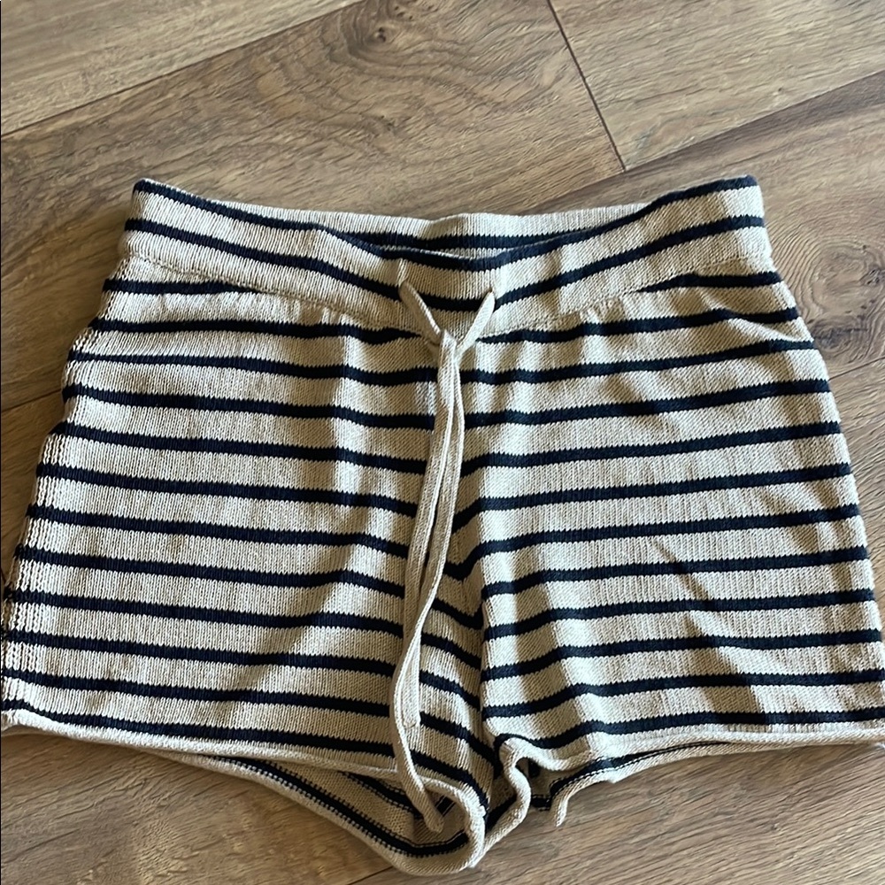 Monrow Cream and Black Shorts